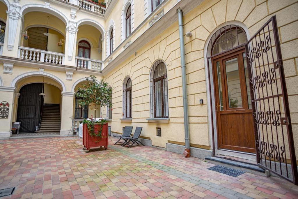 Boutique Apartment In Akacfa Street Budapest Kültér fotó
